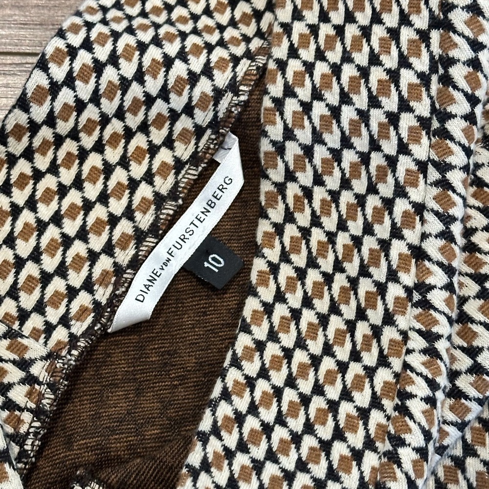 Diane Von Furstenberg Brown and Cream V-Neck Ruched Waist Dress Size 10 - Picture 4 of 8